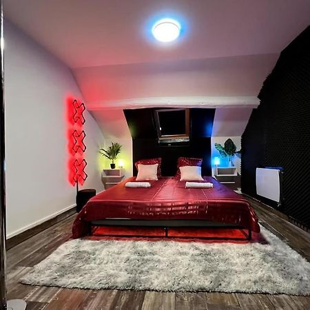 Red Love-Room / Balneo & Plus ! Souppes-sur-Loing Eksteriør billede