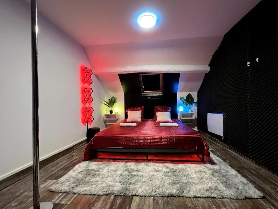 Red Love-Room / Balneo & Plus ! Souppes-sur-Loing Eksteriør billede