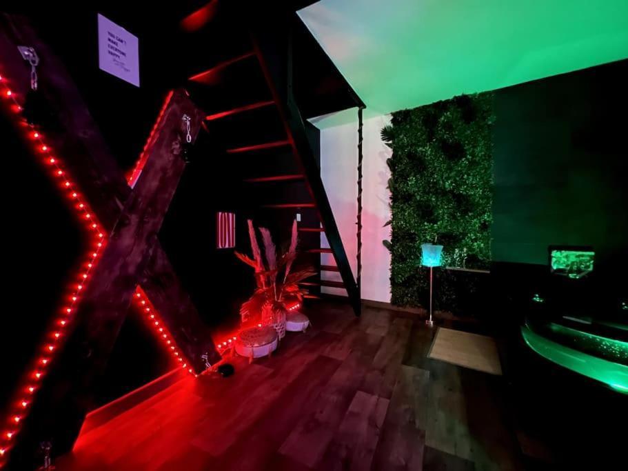 Red Love-Room / Balneo & Plus ! Souppes-sur-Loing Eksteriør billede