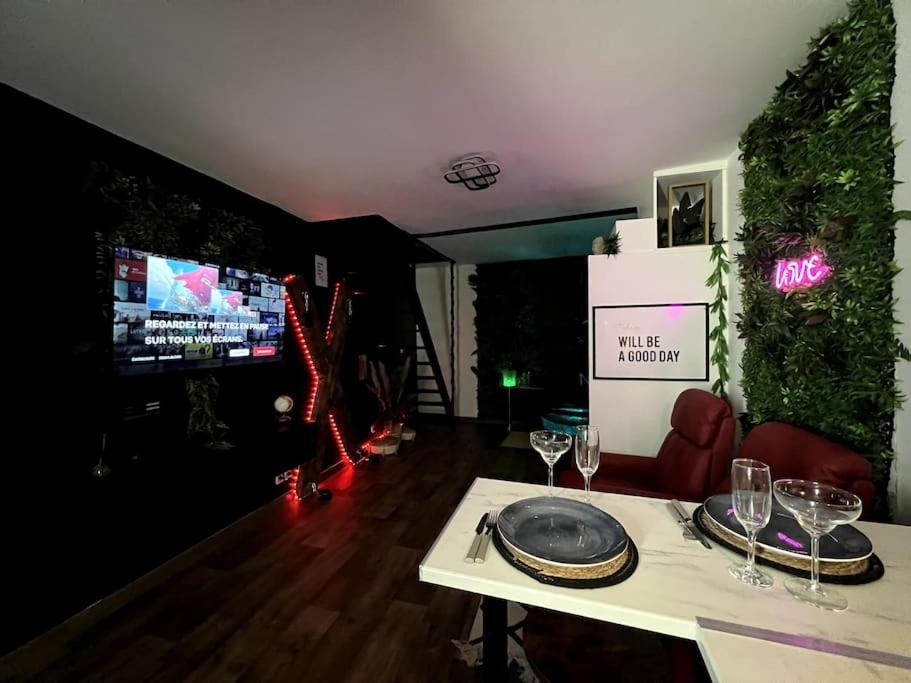 Red Love-Room / Balneo & Plus ! Souppes-sur-Loing Eksteriør billede