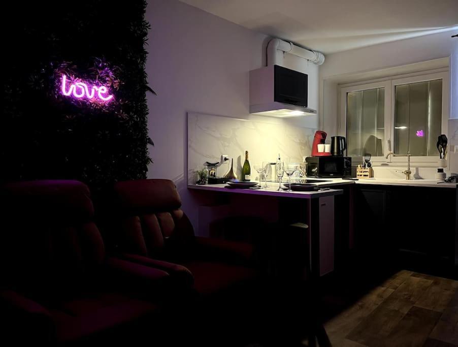Red Love-Room / Balneo & Plus ! Souppes-sur-Loing Eksteriør billede