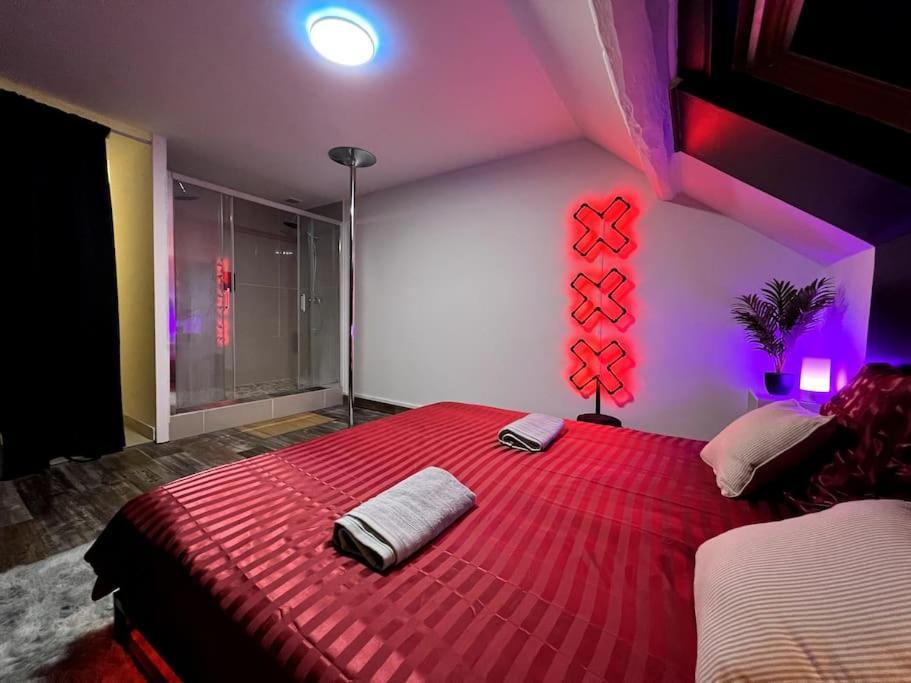 Red Love-Room / Balneo & Plus ! Souppes-sur-Loing Eksteriør billede